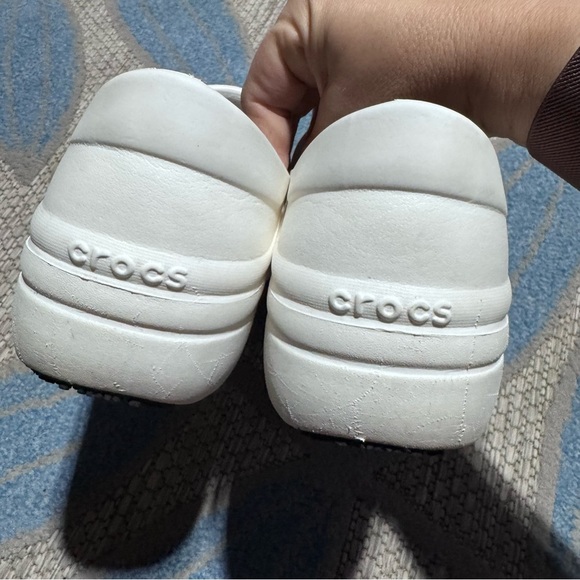 Crocs dual comfort white clogs nursing womans Size 8 - Picture 4 of 7